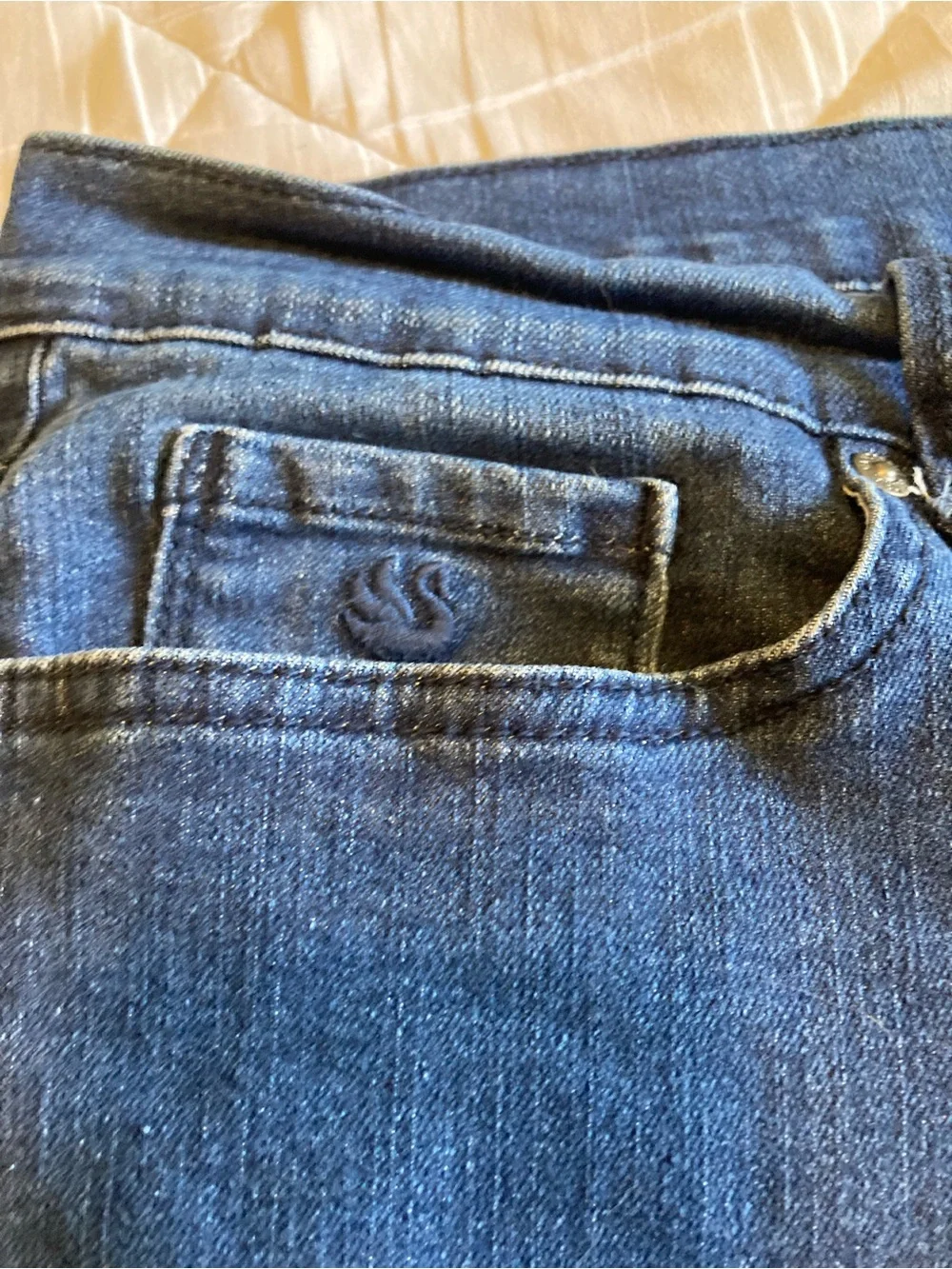 Gloria Vanderbilt Relaxed Capris Dark Blue Slimming Denim Jeans Womens Size 16 - Picture 8 of 15